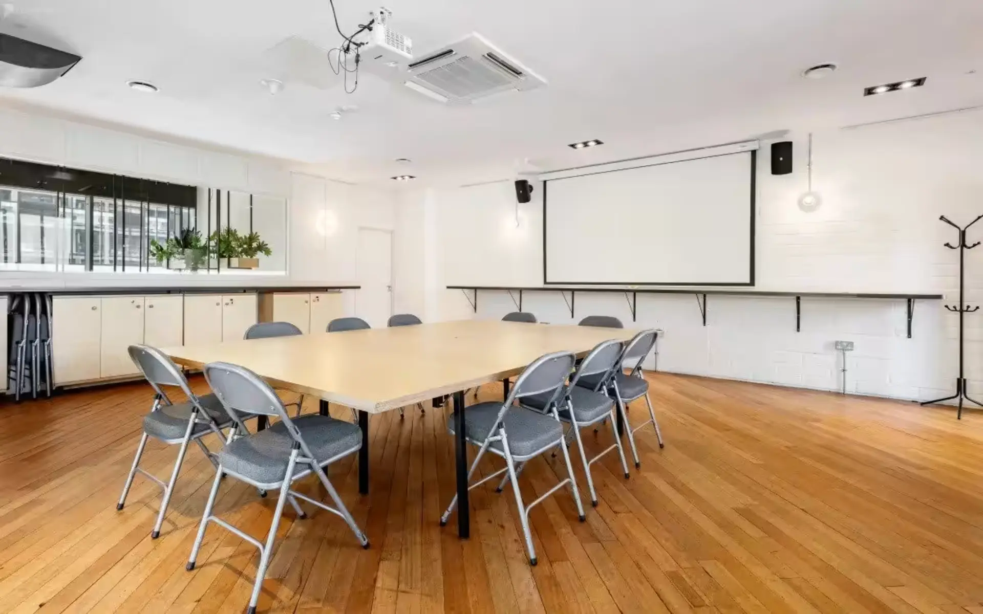 Meeting Room 1-15 People