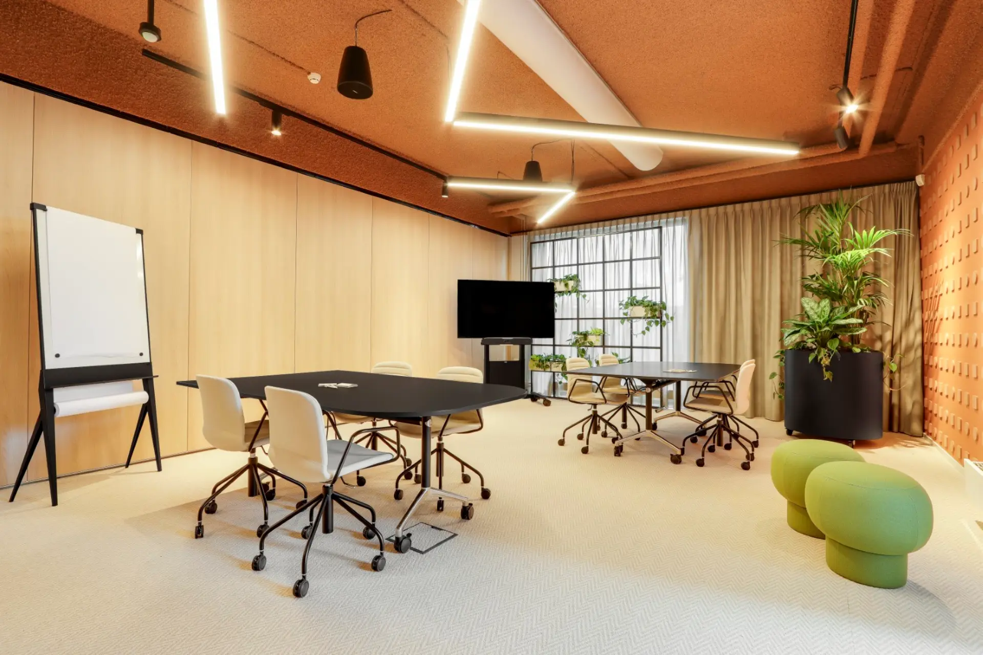 Hybrid meeting room (3)