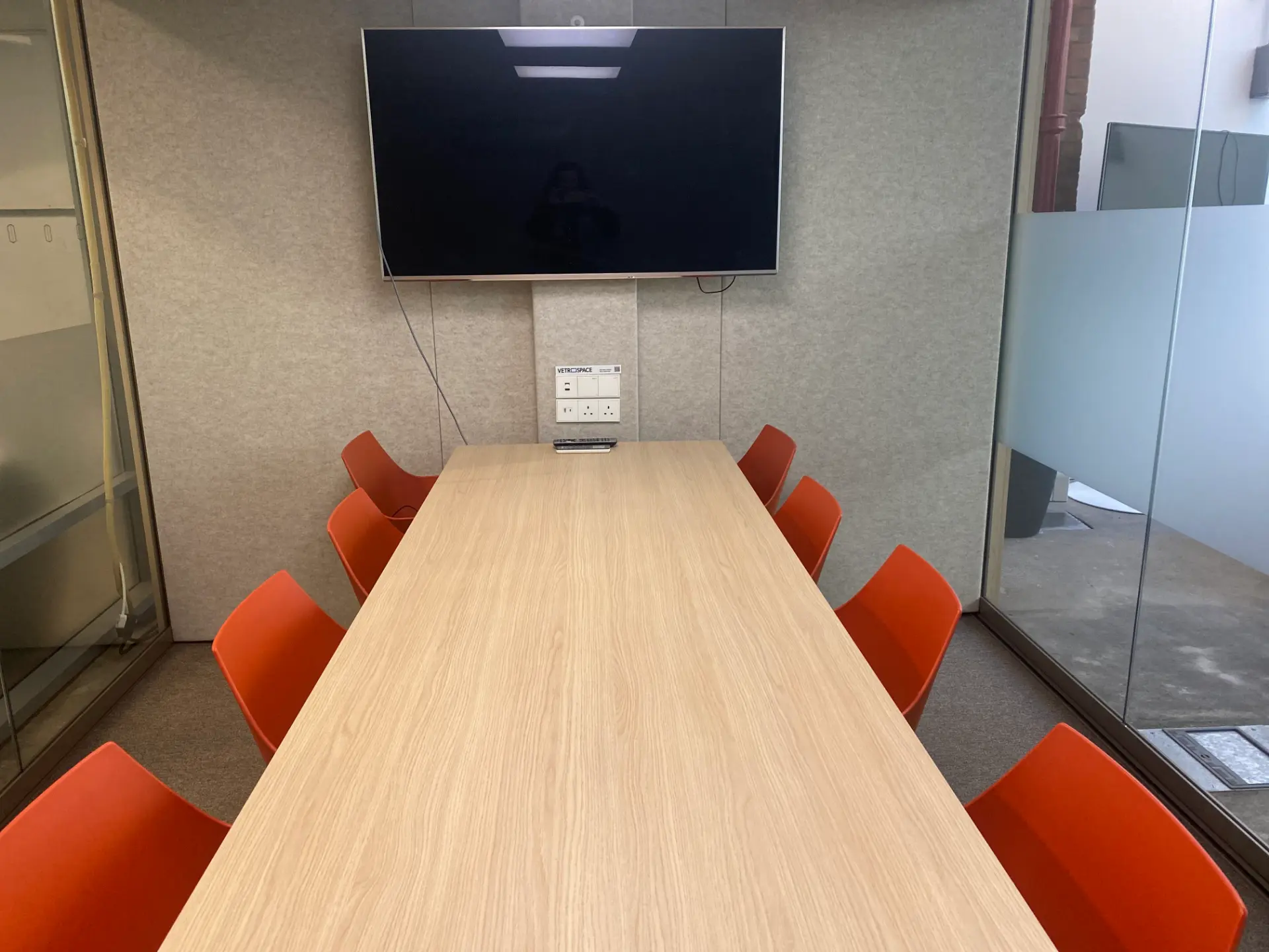 Meeting Room 9 ppl