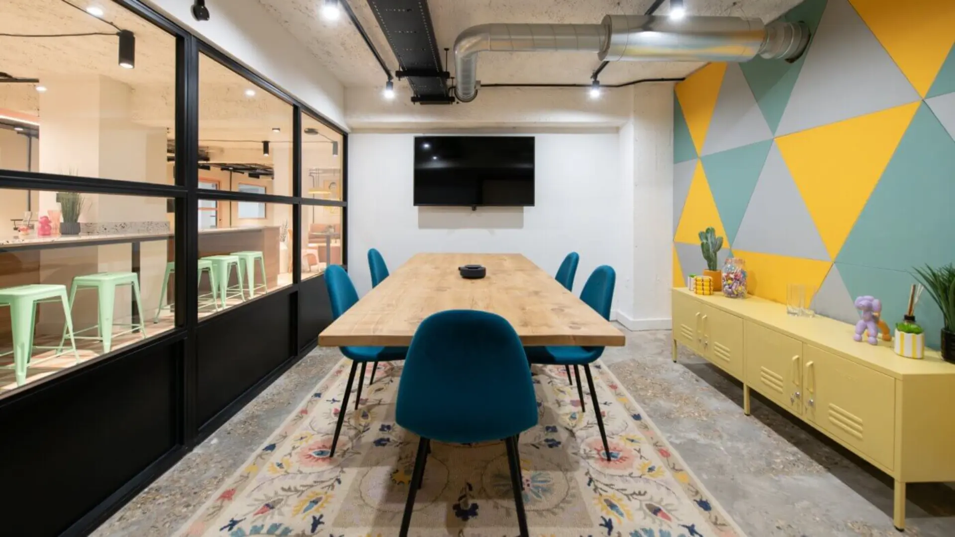 Medium Meeting Room