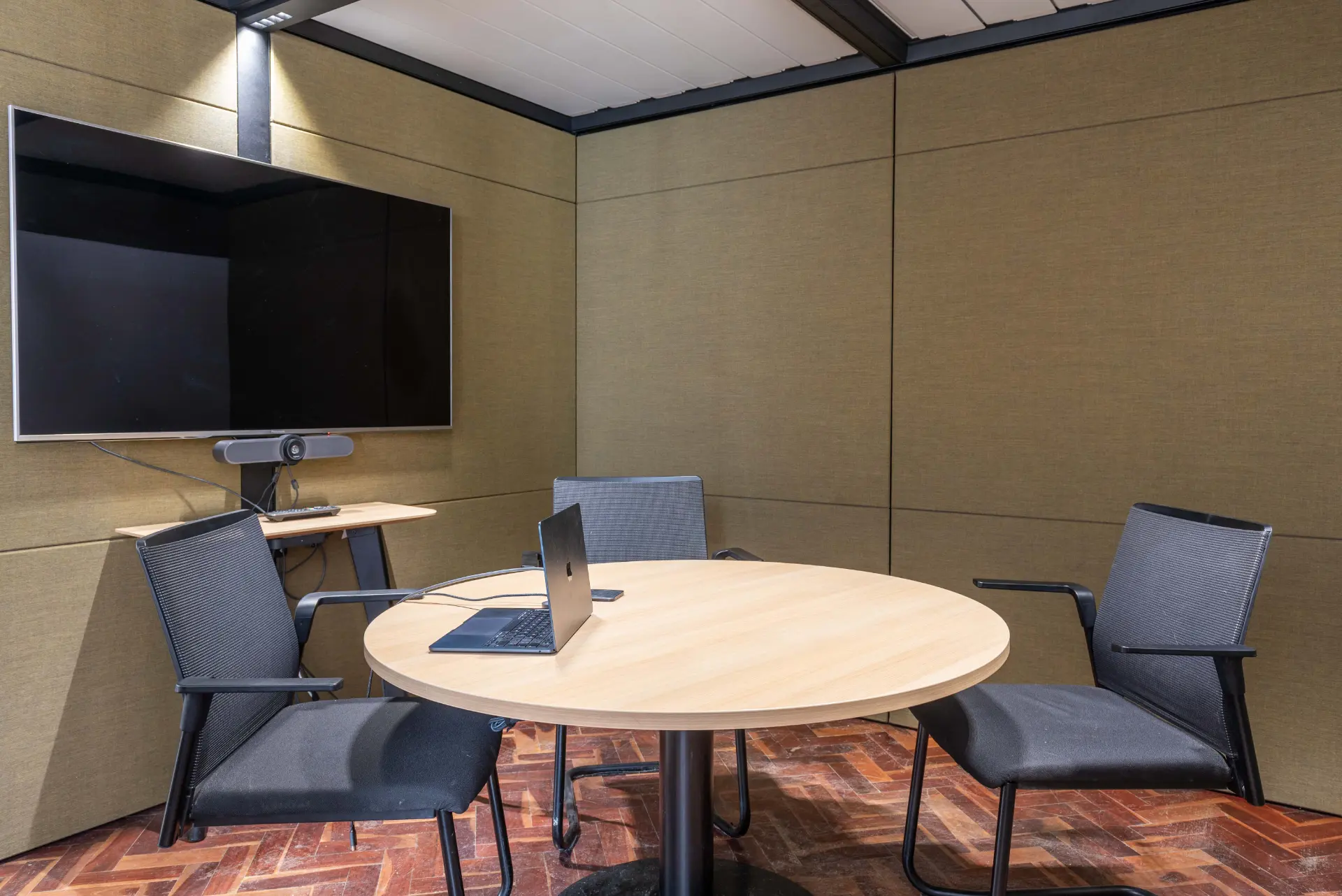 Meeting Room 4 ppl