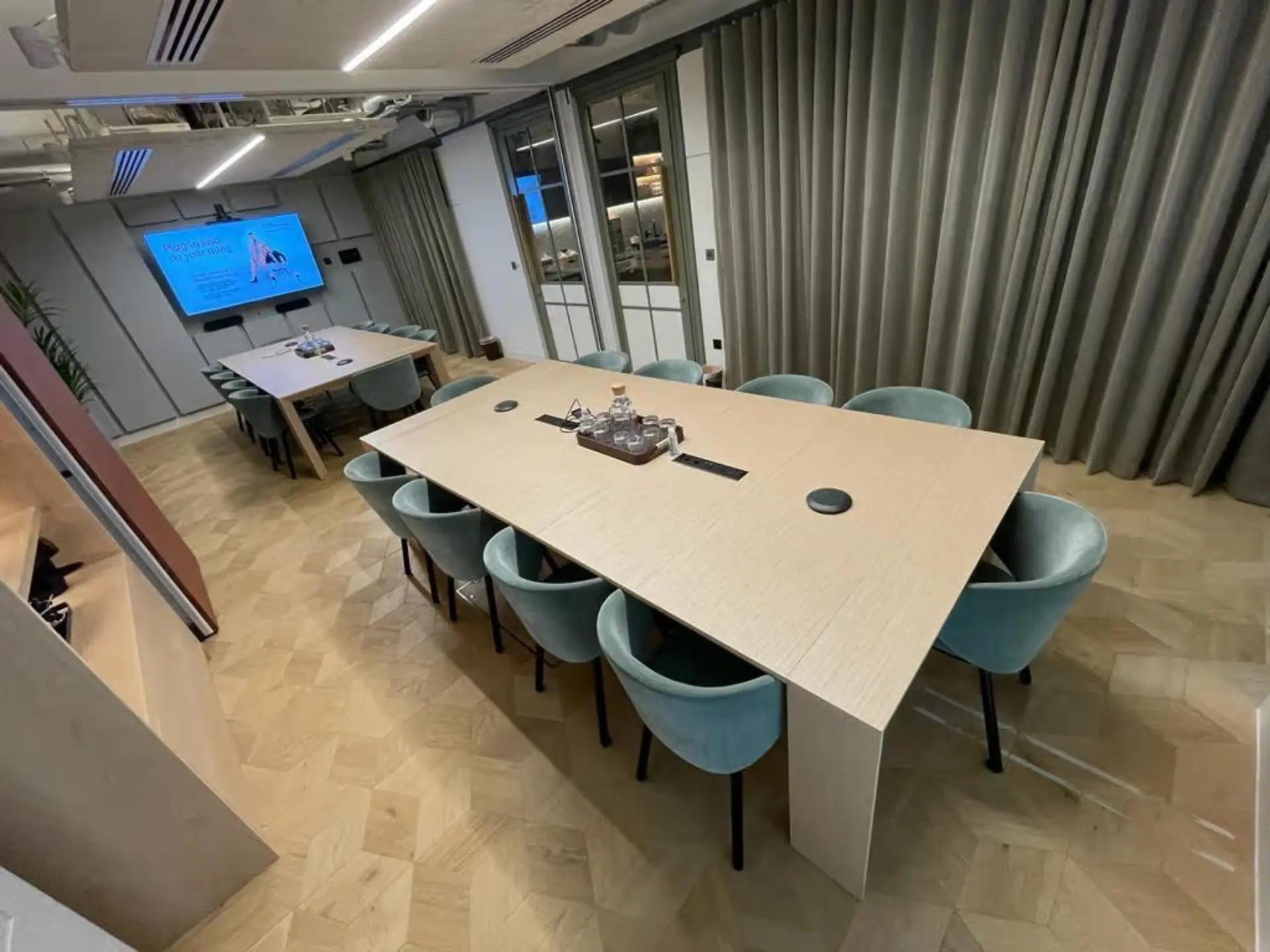 LG. Boardroom