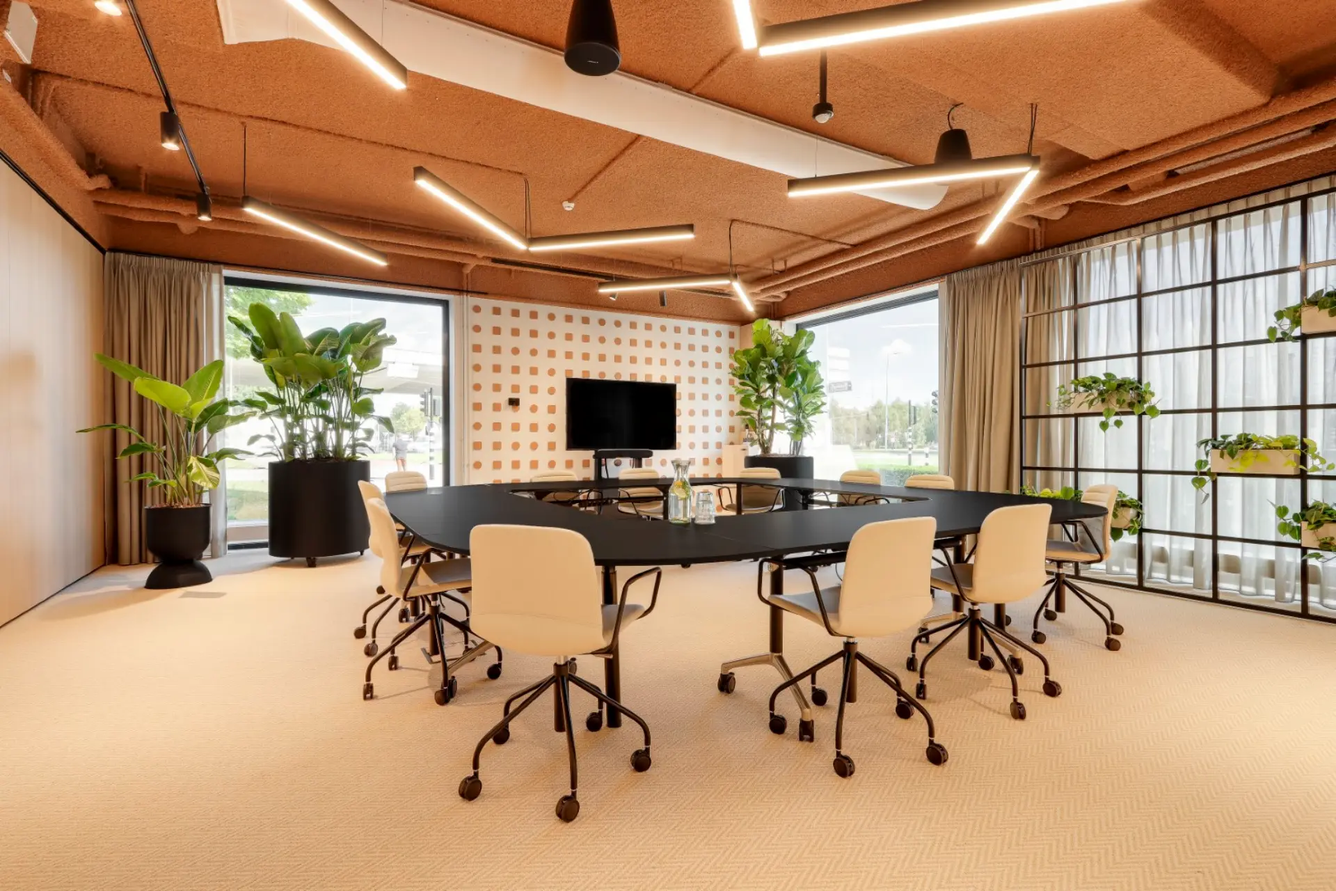 Hybrid meeting room (2)