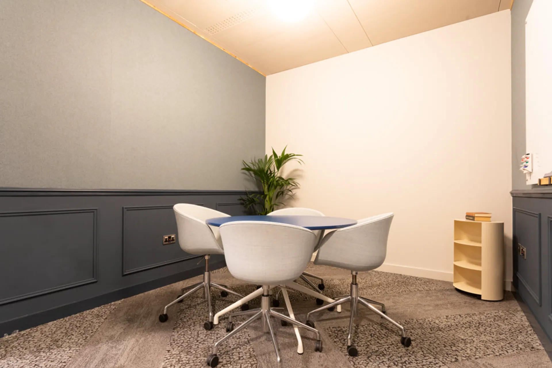Meeting room 5-F