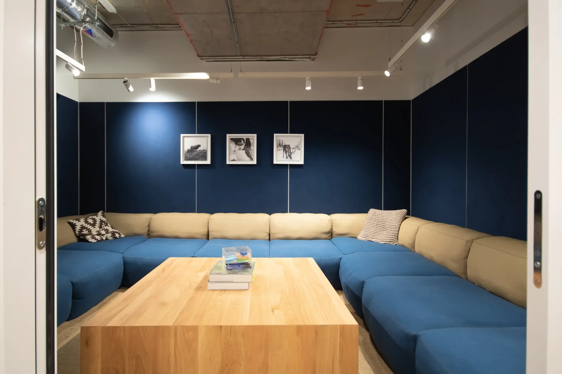 LGB (The Lounge)